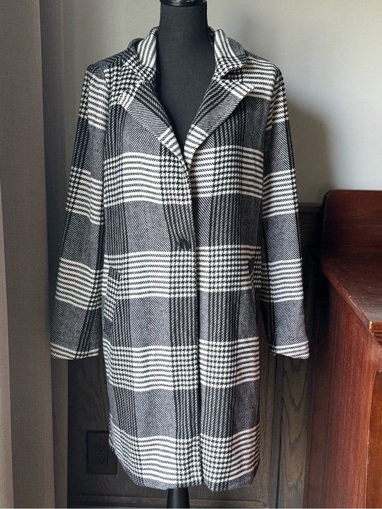 Apt. 9 Jackets & Blazers - Apt. 9 Women's Black & White Plaid Coat M EUC